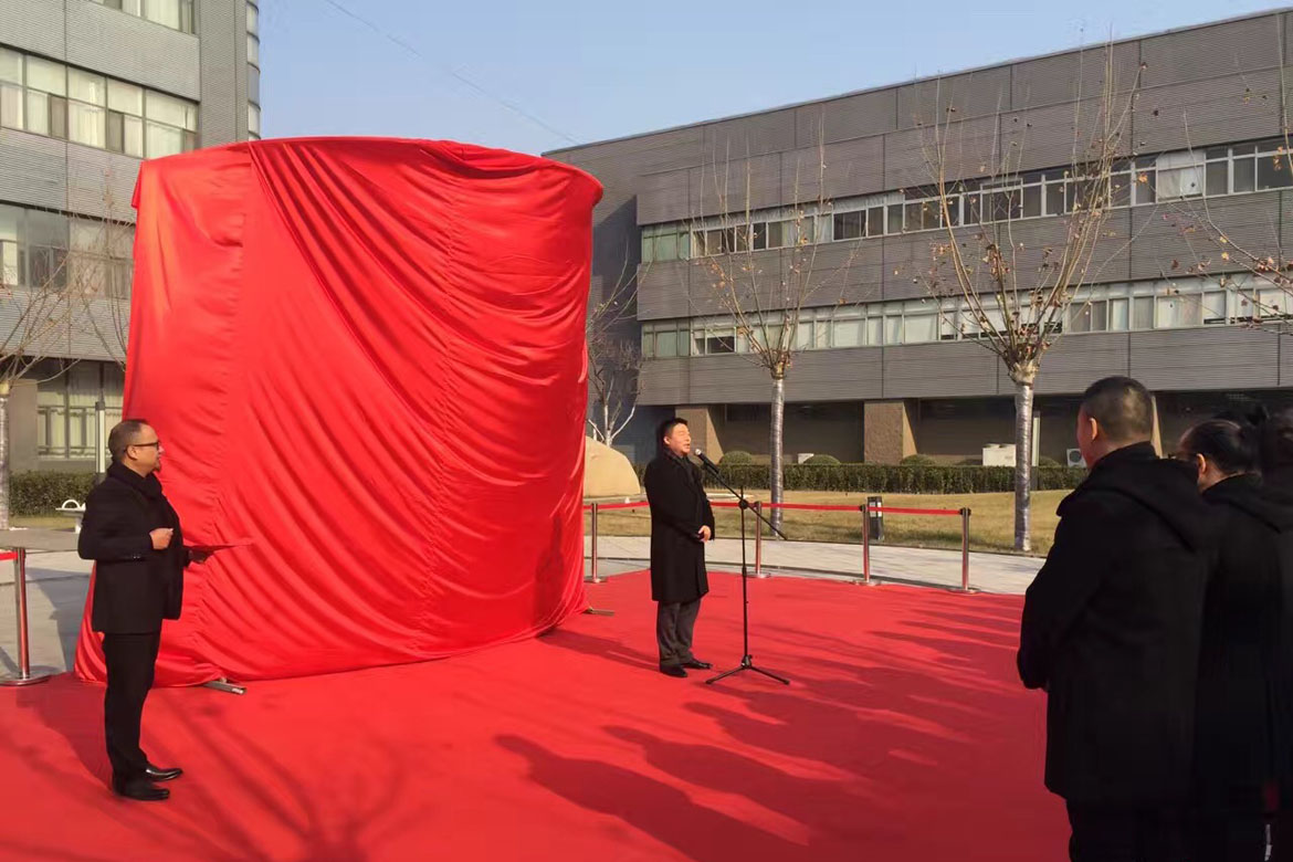 鸟巢雏鹰铸铜雕塑加工制作完成后董事长发言